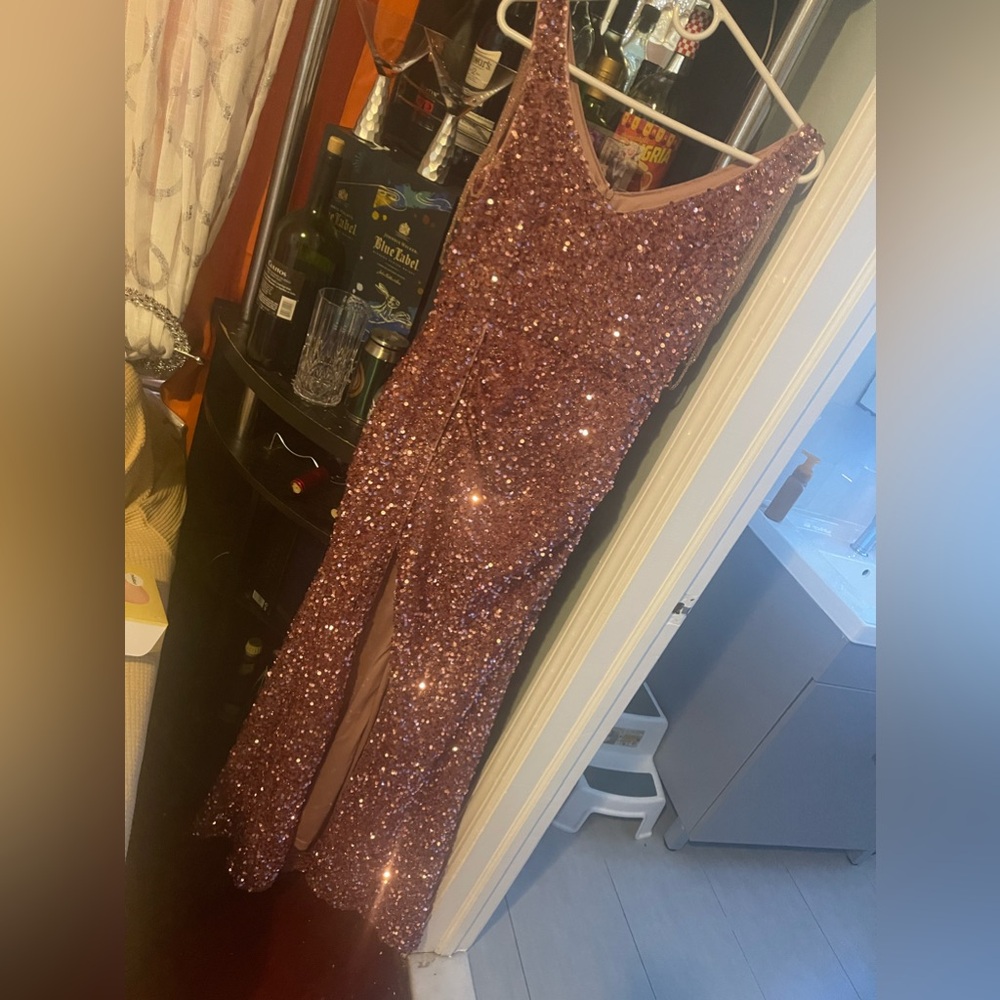 Bueno es buen vestido muy bueno zize M